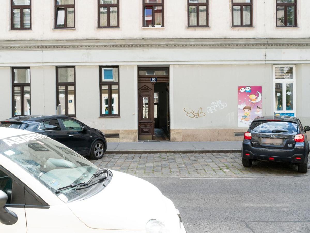 Elegant Apartment In Vienna With Patio Kültér fotó